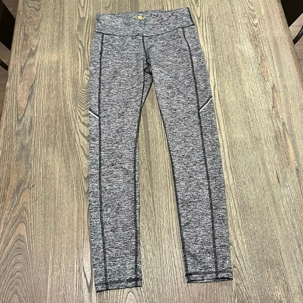 Xersion Mid Rise 7/8 Compression Leggings Stretch Pockets Gray Black Size M